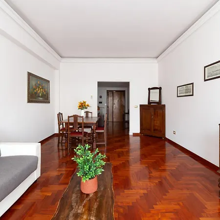 Modern & Luxe - Spacious In