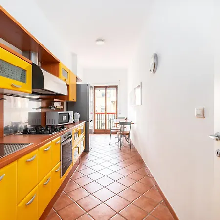 Modern & Luxe - Spacious In Apartment